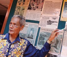 Abdul Rahim Haji Hashim introduced us to the history of Villa Sentosa, his personal family home. // © 2010 Deanna Ting_small